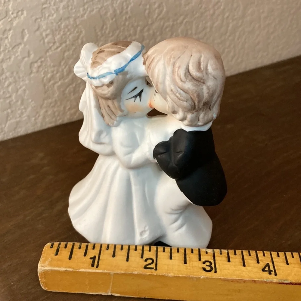 Vintage Wedding Cake Topper Unglazed Pocelain Figurine Kissing Couple
